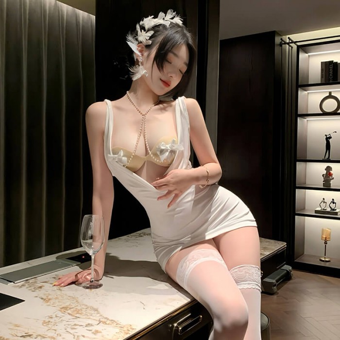 FEE ET MOI - Mysterious Venus Chest Chain Bodycon Dress (White) FEE ET MOI - Mysterious Venus Chest Chain Bodycon Dress (White)
